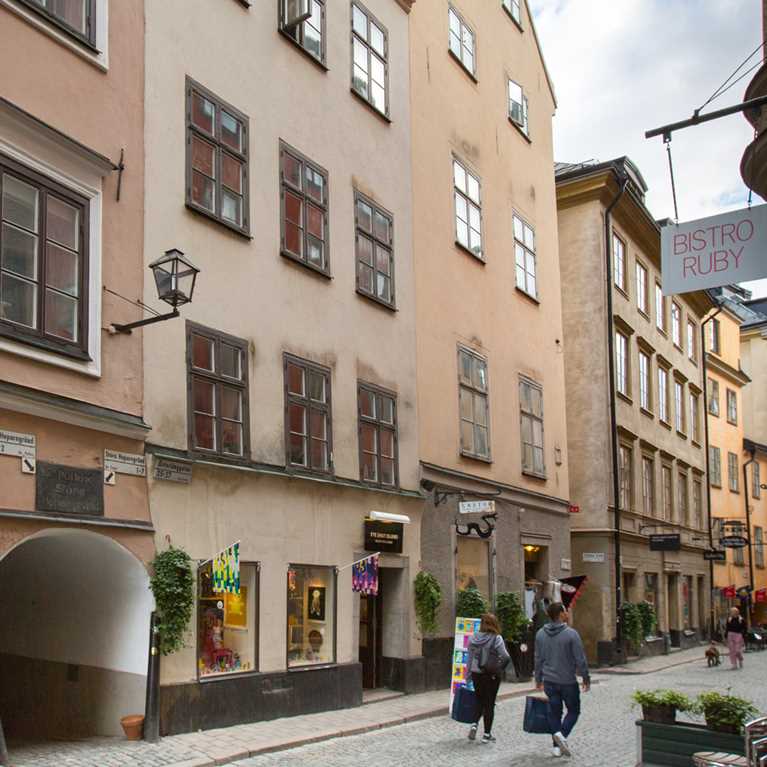 Fastighet på Drakens Gränd 2-8, St Hoparegränd 3-7, Österlånggatan 25-27 - Gamla Stan