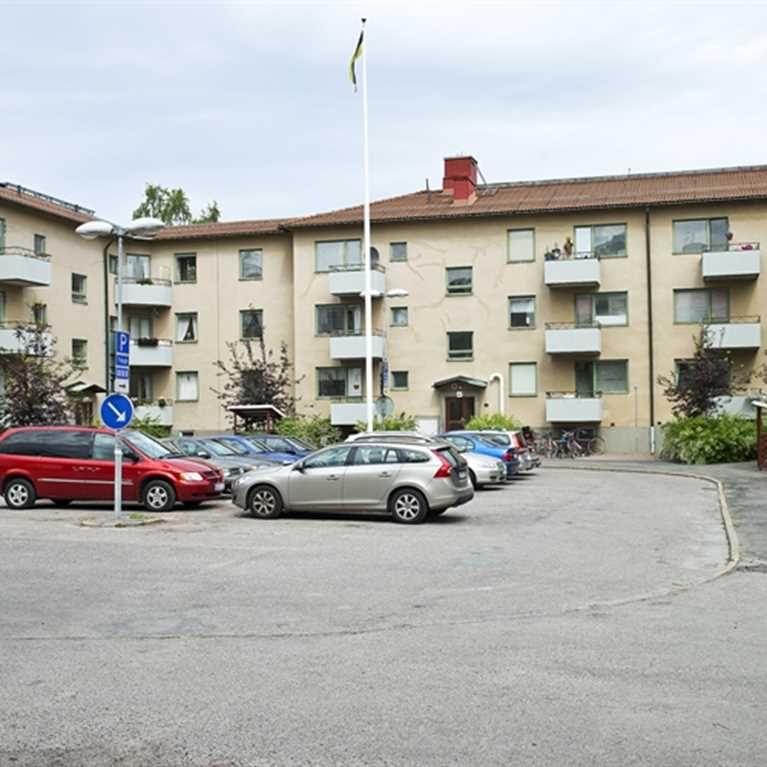 Fastighet på Sjösa Torg 1-5, Sjösavägen 33-43 - Bandhagen